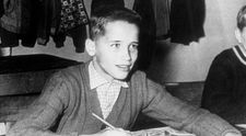Recunoști școlarul din imagine? A rostit una dintre cele mai memorabile replici de film din toate timpurile, iar în 2025 a fost desemnat cel mai bogat actor din lume