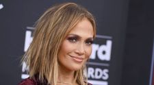 Jennifer Lopez, acuzată că a lovit cu mașina un fotograf