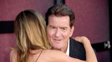 Femeia pe care Charlie Sheen nu o poate uita. Se comportă „ca un cățeluș” când este lângă ea