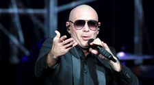 Pitbull, celebru pentru chelia lui, avea în tinerețe părul lung și des, barbă și mustață! Schimbarea de look șocantă prin care a trecut