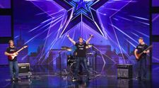 Un număr de stand-up ieșit din comun. Alexandru Vraciu și colegii lui au ridicat publicul în picioare