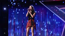 Românii au talent 2021: Timea Csaszar a impresionat jurații cu tehnica ei vocală și a luat patru de DA dintr-un foc