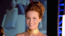 Secretul lui Kate Beckinsale pentru un ten perfect, la 48 de ani: veninul de scorpion albastru