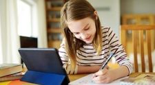 Educația la distanță, de la actualitate la necesitate. Provocările noului mod de predare