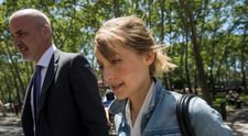 A cunoscut faima în ”Smallville”, apoi a intrat într-o sectă malefică, al cărui lider e condamnat la 120 de ani de închisoare. Allison Mack, dezvăluiri șocante în premieră