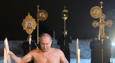 Vladimir Putin și secretul tinereții: băile în sânge de coarne de cerb