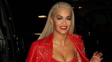A renuntat complet la inhibitii. Rita Ora, poza topless necenzurata in revista 