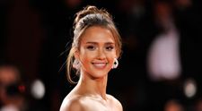 Mesaje rasiste și homofobe, postate pe contul de Twitter al actriței Jessica Alba. Care este explicația