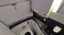 Pasagerii unui avion, obligați să își facă nevoile în sticle după ce toaletele au refulat