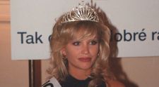 Fosta Miss Cehia a sărit în gol de la etajul 3 al unui hotel. Fiica ei, în vârstă de 8 ani, se afla în cameră și a privit neputincioasă scena: „Am văzut-o la fereastră...”