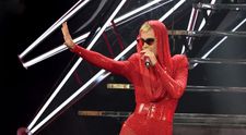 Un fan al cantaretei Katy Perry a fost arestat dupa ce a urmarit-o obsesiv