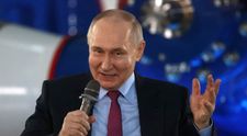 Ce face Vladimir Putin în timp ce toți se întreabă cum a murit Alexei Navalnîi