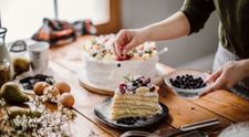 VIDEO Să bucătărim! Florența ne-a pregătit un tort cu ștevie