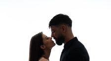 A născut în urmă cu puțin timp! Celebra cântăreață din România a adus pe lume o fetiță perfect sănătoasă. Prima fotografie cu bebelușul