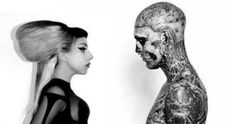Tânărul din videoclipul lui Lady Gaga s-a sinucis. Ce a scris artista despre Zombie Boy, cel mai tatuat om din lume