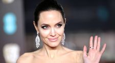 Angelina Jolie, schimbare radicală de look pentru noul rol. Cum arată blondă, în costum de epocă