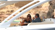 Gesturi tandre între Nicolas Sarkozy și Carla Bruni, în vacanța din Formentera. Cum i-au surprins paparazzii
