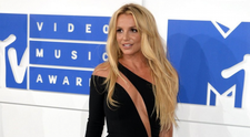 VIDEO Britney Spears a lansat Hold Me Closer, prima piesă din ultimii 6 ani