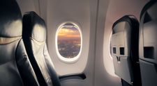 De ce nu ar trebui niciodată să te așezi pe ultimul rând din avion. Avertismentul experților în călătorii