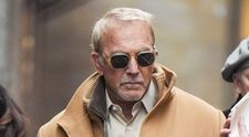 Femeile erau înnebunite după el în anii ’90, iar la 71 de ani Kevin Costner continuă să fie un adevărat Casanova: stil impecabil și zvonuri fierbinți cu J.Lo și Sharon Stone