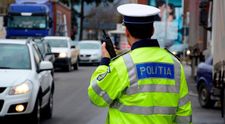 Un șofer s-a ales cu o amendă piperată, după ce și-a decorat mașina cu luminițe