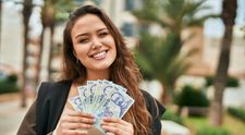 Pregătește-te să îți îndeplinești toate dorințele anul următor! Care este zodia cu cel mai mare noroc la bani în 2025