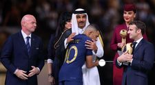 Cine e românca aflată pe scenă la ceremonia de premiere de la Campionatul Mondial de Fotbal din Qatar