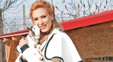 Iulia Vantur, intr-o imagine care i-a cucerit pe fani. Coafura si tinuta vedetei au atras toate privirile