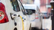Autoturismul tau poate consuma 1 EURO/100km! Cat costa sa-ti transformi o masina normala intr-una electrica:
