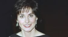 Cum arată cântăreața Enya, la 57 de ani. Trăiește izolată într-un castel plin de pisici