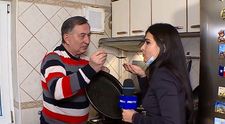În vizită la Ion Crăciunescu. Fostul mare arbitru este maestru în bucătărie
