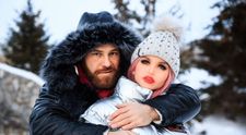 Culturistul Yuri Tolochko s-a căsătorit cu păpușa lui gonflabilă, după o lungă perioadă de când sunt împreună