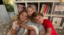 Imaginea care a topit internetul! Anna Kournikova a postat prima imagine cu bebelușul familiei, alături de cei trei frați mai mari