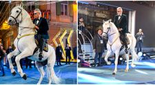 Imaginile care au făcut înconjurul lumii! Andrea Bocelli a apărut călare, într-un smoching impecabil, la Sanremo 2026