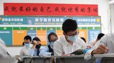 Cum merg copiii la școală în China. Imaginile care arată noul mod de conviețuire cu virusul