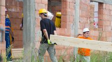 Casa bunicii, o provocare pentru arhitecții de la Visuri la cheie: „N-am văzut în viața mea casă mai strâmbă”