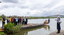 Misiunea din 5 noiembrie de la Trădătorii se desfășoară pe un lac, unde concurenții nu doar că pot câștiga lingouri de aur, dar au și șansa de a obține un scut care îi protejează de eliminarea din seara respectivă