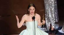 Oscar 2024. Emma Stone, în lacrimi după ce a câștigat statueta pentru cea mai bună actriță: ”Mi s-a stricat rochia!” VIDEO
