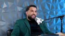 Tzancă Uraganu: „O palmă, două, un picior, mai dai la o femeie”. Manelistul a stârnit furie pe internet, după ce a recunoscut că își bate partenerele. Declarațiile care au isterizat România