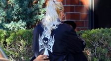 Nu se mai ascund! Celebra actriță iubește din nou. Paparazzi au surprins-o în plină zi, pe stradă, în ipostaze tandre cu noul partener. După ce a slăbit 13 kilograme, este de nerecunoscut