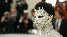Cântărețul care s-a afișat cu cel mai bizar costum la Met Gala 2023. Toate privirile au fost îndreptate asupra lui