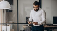 (P) Ce presupune un plan de web hosting și cum funcționează serviciile de acest tip?