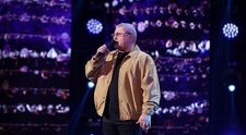 Românii au talent 2023: Valeriu Adam, apreciat de Dragoș Bucur pentru alegerea muzicală. Cum a cântat piesa „O fată ca ea” de la Direcția 5