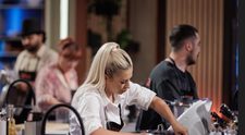 Concurenții Masterchef trebuie să facă friptura perfectă! Ce concurent se panichează și are o cădere nervoasă pentru că nu a înțeles proba. ”S-a pierdut de tot, ești nebun?”
