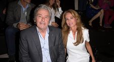 Cum arată Rosalie la aproape 60 de ani. Este singura femeie care l-a părăsit pe Alain Delon și cea care i-a dăruit doi copii, pe Anouchka Delon și pe Alain Fabien Delon