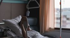 O femeie a aflat că fiul ei, pe care îl știa în vacanță, a mers în secret la o clinică de sinucidere asistată. Ce a urmat