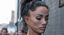 Cum arată Katie Price după cele mai recente intervenții estetice, de 10.000 de lire sterline. Cum au surprins-o paparazzii