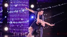 Românii au talent 2023. DUO VITA l-au făcut pe Dragoș să tresară: „Mamă, am zis că o să cadă de acolo”