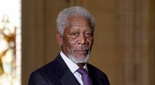 Motivul tragic pentru care Morgan Freeman a aparut cu o manusa la Premiile SAG Awards