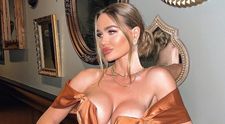 Dasha Mart, ședință foto incendiară! Rusoaica și-a etalat formele perfecte într-un costum de baie minuscul